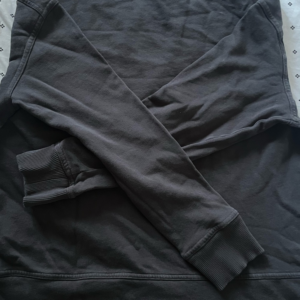 (xs) Universal Thread- washed black crew neck